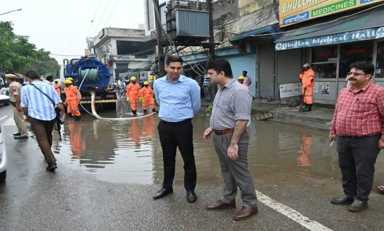 ਮੀਂਹ ਦੇ ਪਾਣੀ ਦੀ ਨਿਕਾਸੀ : ਪੁਲਿਸ ਤੇ ਨਿਗਮ ਕਮਿਸ਼ਨਰ ਨੇ ਸਥਿਤੀ ਦਾ ਲਿਆ ਜਾਇਜ਼ਾ
