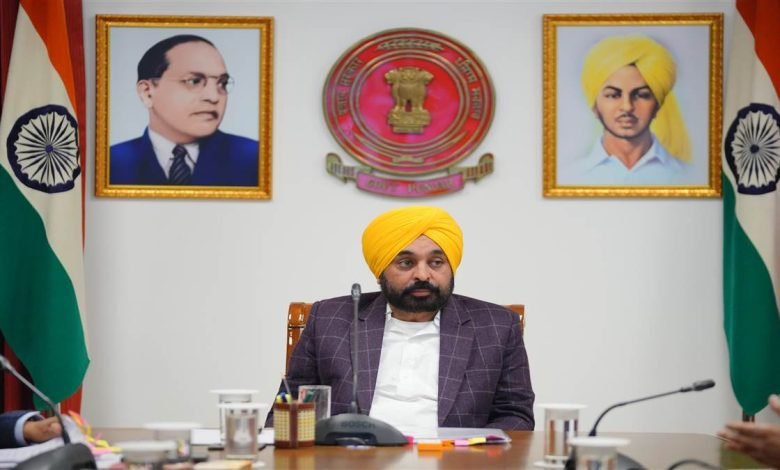 ਬੇਅਦਬੀ ਮਾਮਲਿਆਂ ’ਚ ਸਜ਼ਾ ਦਾ ਖਰੜਾ ਤਿਆਰ, ਕੈਬਨਿਟ ਅੱਜ ਲਗਾਏਗੀ ਮੋਹਰ, ਵਿਧਾਨ ਸਭਾ ’ਚ ਹੋਵੇਗੀ ਬਹਿਸ ਪਰ ਮਤਾ ਪੇਸ਼ ਨਹੀਂ ਕਰੇਗੀ ਸਰਕਾਰ ਬੇਅਦਬੀ ਮਾਮਲਿਆਂ ’ਚ ਸਜ਼ਾ ਦਾ ਖਰੜਾ ਤਿਆਰ, ਕੈਬਨਿਟ ਅੱਜ ਲਗਾਏਗੀ ਮੋਹਰ, ਵਿਧਾਨ ਸਭਾ ’ਚ ਹੋਵੇਗੀ ਬਹਿਸ ਪਰ ਮਤਾ ਪੇਸ਼ ਨਹੀਂ ਕਰੇਗੀ ਸਰਕਾਰ