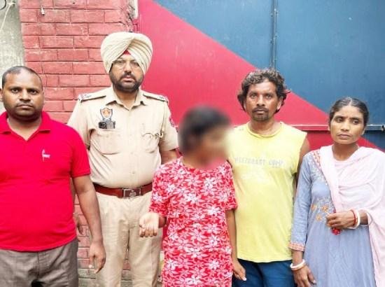 ਡੇਰਾ ਸਿਰਸਾ ਪੈਰੋਕਾਰਾਂ ਨੇ ਇਨਸਾਨੀ ਫਰਜ਼ ਤਹਿਤ ਮਾਪਿਆਂ ਨੂੰ ਮਿਲਾਈ ਮੰਦਬੁੱਧੀ ਲੜਕੀ