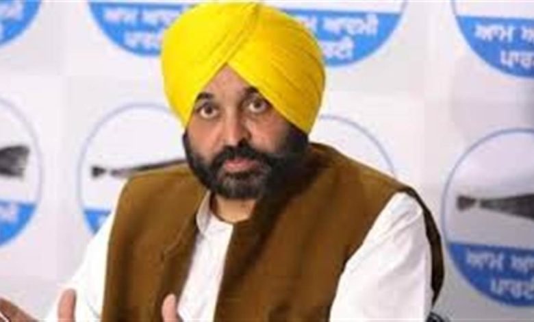 ਬੇਰੁਜ਼ਗਾਰਾਂ ਨੇ CM Mann ਦੀ ਕੋਠੀ ਅੱਗੇ ਸਾੜੇ ਮੀਟਿੰਗਾਂ ਦੇ ਪੱਤਰ, 15 ਅਗਸਤ ਤੋਂ ਪੱਕਾ ਮੋਰਚਾ ਲਾਉਣ ਦਾ ਕੀਤਾ ਐਲਾਨ