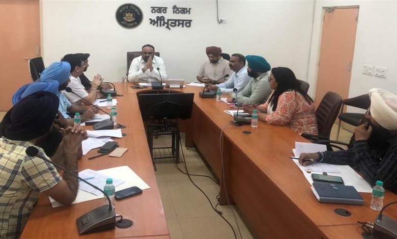 ਨਿਗਮ ਕਮਿਸ਼ਨਰ ਵਲੋਂ ਅਧਿਕਾਰੀਆਂ ਨੂੰ ਸਮਾਂਬੱਧ ਤਰੀਕੇ ਨਾਲ ਕੰਮ ਕਰਨ ਦੀਆਂ ਸਖਤ ਹਦਾਇਤਾਂ ਨਿਗਮ ਕਮਿਸ਼ਨਰ ਵਲੋਂ ਅਧਿਕਾਰੀਆਂ ਨੂੰ ਸਮਾਂਬੱਧ ਤਰੀਕੇ ਨਾਲ ਕੰਮ ਕਰਨ ਦੀਆਂ ਸਖਤ ਹਦਾਇਤਾਂ