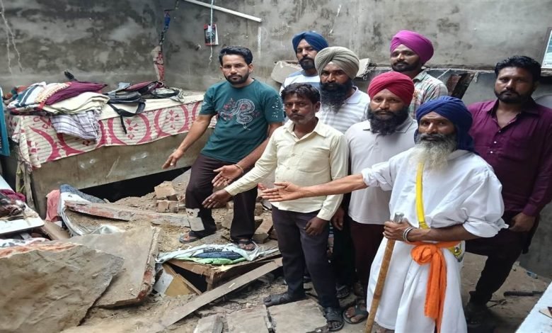 ਮੀਂਹ ਕਾਰਨ ਲੋੜਵੰਦ ਪਰਿਵਾਰ ਦੀ ਛੱਤ ਡਿੱਗਣ ਨਾਲ 3 ਲੱਖ ਦਾ ਨੁਕਸਾਨ,12 ਸਾਲਾਂ ਬੱਚੇ ਦੀ ਬਚੀ ਜਾਨ; ਸਰਕਾਰ ਤੋਂ ਮਦਦ ਦੀ ਗੁਹਾਰ