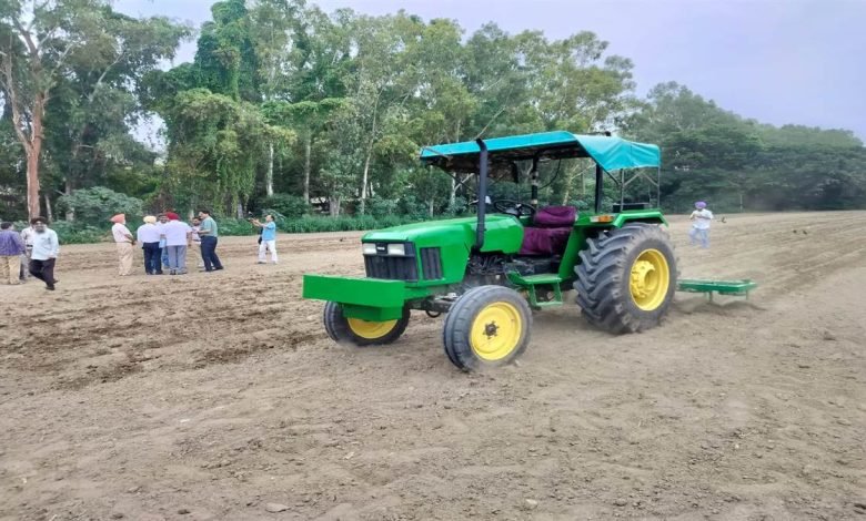 ਕਿਸਾਨਾਂ ਲਈ ਖੁਸ਼ਖ਼ਬਰੀ! ਹੁਣ ਟਰੈਕਟਰ ਲਈ ਡਰਾਈਵਰ ਦੀ ਲੋੜ ਨਹੀਂ, PAU ਨੇ AI ਦੀ ਵਰਤੋਂ ਨਾਲ ਤਿਆਰ ਕੀਤਾ ਸਵੈ-ਸੰਚਾਲਤ ਟਰੈਕਟਰ