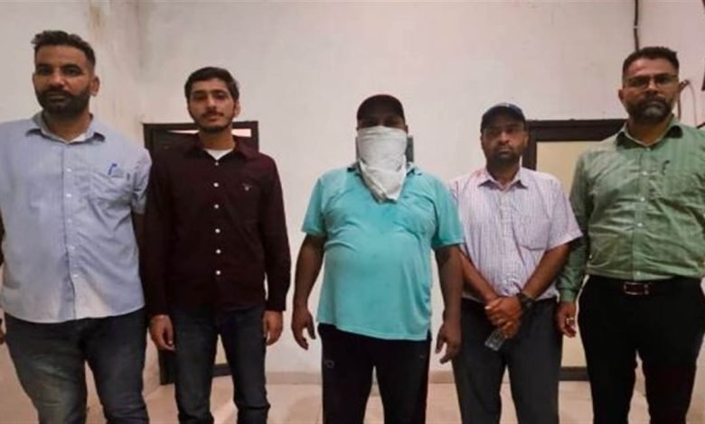 12 ਹਜ਼ਾਰ ਰੁਪਏ ਰਿਸ਼ਵਤ ਲੈਂਦਾ ਸਹਾਇਕ ਸਬ-ਇੰਸਪੈਕਟਰ ਗ੍ਰਿਫ਼ਤਾਰ, ਵਿਜੀਲੈਂਸ ਦਾ ਭ੍ਰਿਸ਼ਟਾਚਾਰ ਖਿਲਾਫ਼ ਐਕਸ਼ਨ 12 ਹਜ਼ਾਰ ਰੁਪਏ ਰਿਸ਼ਵਤ ਲੈਂਦਾ ਸਹਾਇਕ ਸਬ-ਇੰਸਪੈਕਟਰ ਗ੍ਰਿਫ਼ਤਾਰ, ਵਿਜੀਲੈਂਸ ਦਾ ਭ੍ਰਿਸ਼ਟਾਚਾਰ ਖਿਲਾਫ਼ ਐਕਸ਼ਨ