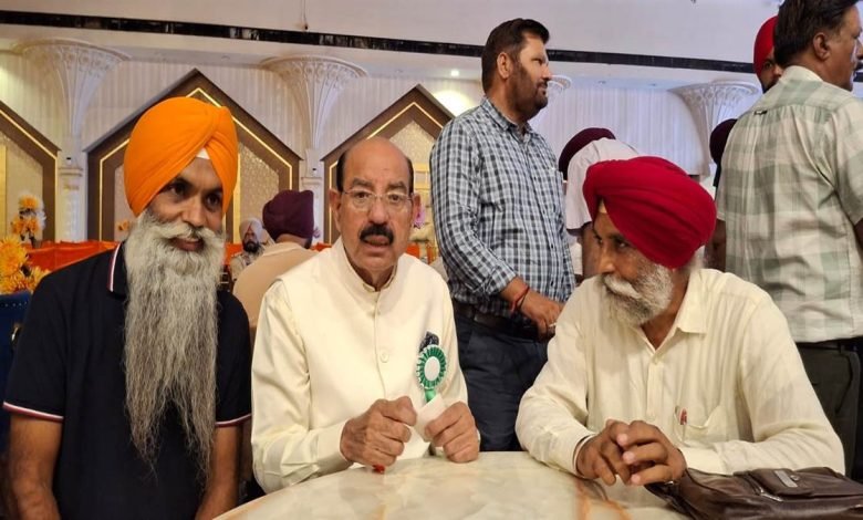 ਬਾਗਬਾਨੀ ’ਚ ਆ ਰਹੀਆਂ ਮੁਸ਼ਕਿਲਾਂ ਸਬੰਧੀ ਕੈਬਨਿਟ ਮੰਤਰੀ ਨੂੰ ਮਿਲੇ ਕਿਸਾਨ