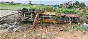 ਦਰਦਨਾਕ ਹਾਦਸਾ : RMC ਮੈਕਚ ਟਰੱਕ ਨੇ ਮੋਟਰਸਾਈਕਲ ਸਵਾਰਾਂ ਨੂੰ ਮਾਰੀ ਜ਼ਬਰਦਸਤ ਟੱਕਰ; ਗੋਤਾਖੋਰ ਟੀਮ ਵਲੋਂ ਡਰਾਈਵਰ ਦੀ ਭਾਲ ਜਾਰੀ