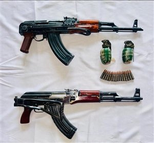 ਗੁਰਦਾਸਪੁਰ 'ਚ ਹਥਿਆਰਾਂ ਦਾ ਵੱਡਾ ਜ਼ਖੀਰਾ ਬਰਾਮਦ, ਪਾਕਿਸਤਾਨ ਬੈਠੇ ਗੈਂਗਸਟਰ ਰਿੰਦਾ ਦੇ ਕਹਿਣ 'ਤੇ ਭੇਜੀ ਗਈ ਸੀ ਖੇਪ