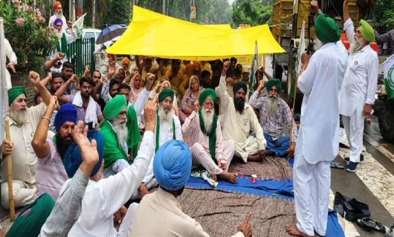 ਡੀਸੀ ਦਫ਼ਤਰ ਸਾਹਮਣੇ ਪ੍ਰਸ਼ਾਸਨ ਖ਼ਿਲਾਫ਼ ਗੱਜੇ ਕਿਸਾਨ