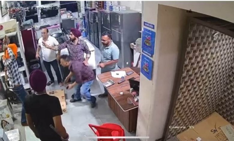 ਦਫ਼ਤਰ ਬੰਦ ਕਰਕੇ ਘਰ ਜਾ ਰਹੇ ਪ੍ਰਾਪਰਟੀ ਸਲਾਹਕਾਰ ’ਤੇ ਕਾਤਲਾਨਾ ਹਮਲਾ, 4 ਹਥਿਆਰਬੰਦ ਨਕਾਬਪੋਸ਼ ਵਿਅਕਤੀਆਂ ਨੇ ਦਿੱਤਾ ਵਾਰਦਾਤ ਨੂੰ ਅੰਜਾਮ