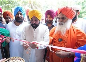 ਪਵਿੱਤਰ ਕਾਲੀ ਵੇਈਂ ਦੀ ਸਫਾਈ ਕਰਕੇ ਸੰਤ ਸੀਚੇਵਾਲ ਨੇ ਇਕ ਮਿਸਾਲ ਪੈਦਾ ਕੀਤੀ : CM ਮਾਨ