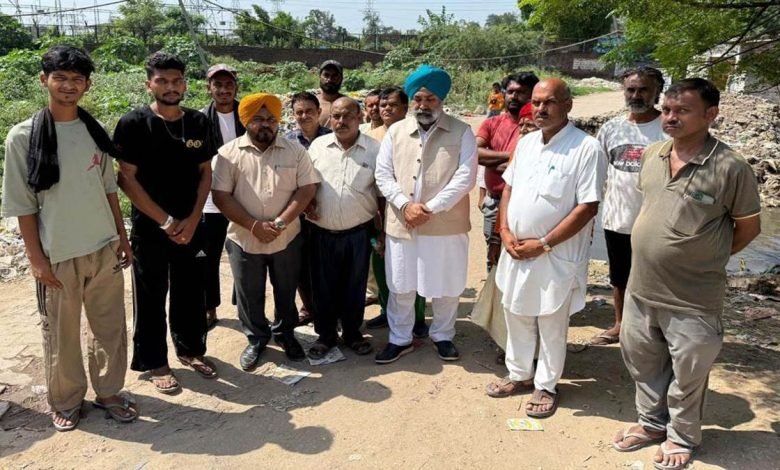 ਡਿਪਟੀ ਮੇਅਰ ਕੁਲਜੀਤ ਸਿੰਘ ਬੇਦੀ ਨੇ ਬਲੌਂਗੀ ਦਾ ਕੀਤਾ ਦੌਰਾ, ਲੋਕਾਂ ਦੀਆਂ ਸਮੱਸਿਆਵਾਂ ’ਤੇ ਪ੍ਰਗਟਾਈ ਚਿੰਤਾ