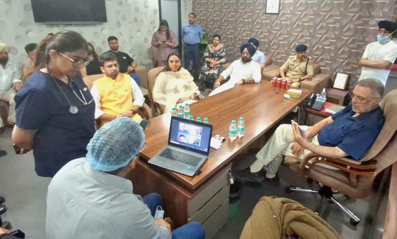 Health Minister visits Moga to inquire health condition of film actress Tania's father Dr. Anil Kamboj