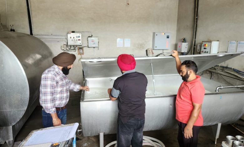 ਫੂਡ ਸੇਫਟੀ ਅਫਸਰ ਵੱਲੋਂ ਦੁੱਧ, ਪਨੀਰ ਅਤੇ ਮਠਿਆਈਆਂ ਦੇ ਲਏ ਗਏ ਸੈਂਪਲ