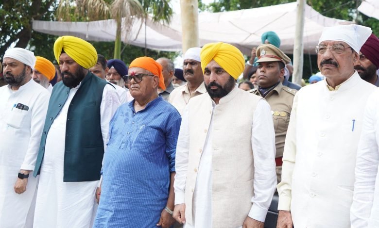 CM JOINS THOUSANDS OF MOURNERS TO GIVE TEARFUL ADIEU TO FAUJA SINGH
