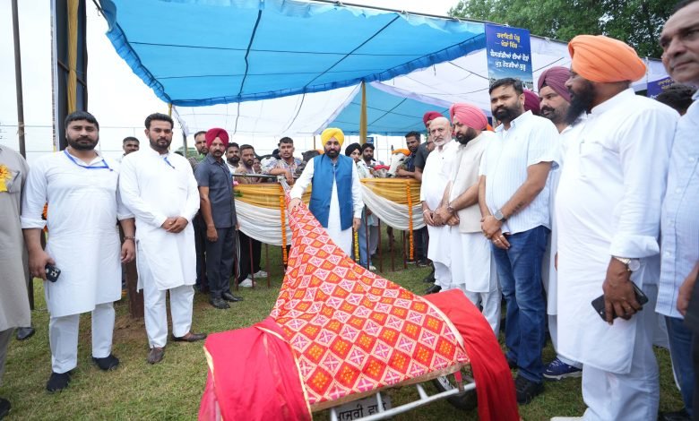 ਮੁੱਖ ਮੰਤਰੀ ਵੱਲੋਂ ਪੰਜਾਬ ਵਾਸੀਆਂ ਨੂੰ ਨਸ਼ਿਆਂ ਅਤੇ ਭ੍ਰਿਸ਼ਟਾਚਾਰ ਵਿਰੁੱਧ ਜੰਗ ਵਿੱਚ ਸਾਥ ਦੇ ਕੇ ਸ਼ਹੀਦ ਭਗਤ ਸਿੰਘ ਦੇ ਸੁਪਨਿਆਂ ਨੂੰ ਸਾਕਾਰ ਕਰਨ ਦਾ ਸੱਦਾ