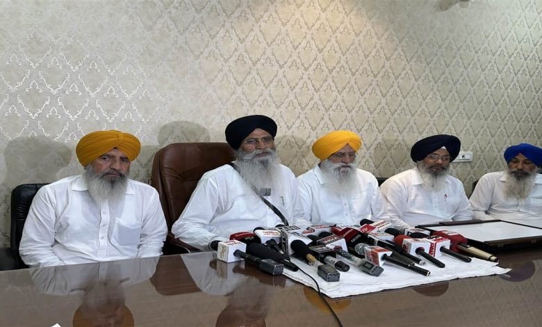 ਸਰਕਾਰ ਦੀ ਜ਼ਿੱਦ ਕਾਰਨ ਪਵਿੱਤਰ ਸ਼ਹਾਦਤ ਦੀ ਭਾਵਨਾ ਨੂੰ ਸੱਟ ਵੱਜੀ, ਧਾਮੀ ਨੇ ਭਾਸ਼ਾ ਵਿਭਾਗ ਦੇ ਸਮਾਗਮ 'ਚ ਮਰਿਯਾਦਾ ਦੀ ਉਲੰਘਣਾ ਦੀ ਕੀਤੀ ਨਿਖੇਧੀ