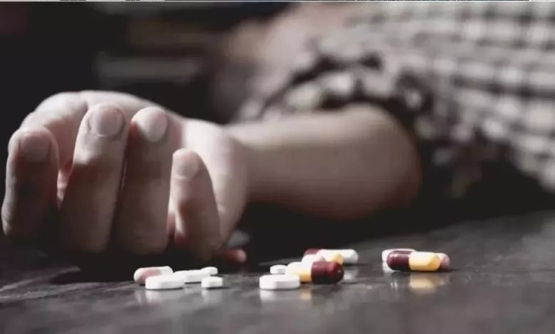 ਪਿਤਾ ਦੇ 'ਬੈਗ' 'ਚ ਘੁੱਟਦਾ ਰਿਹਾ ਕੁੜੀ ਦੀ ਦਮ, ਅਸਲੀ ਵਜ੍ਹਾ ਜਾਣ ਕੇ ਤੁਸੀਂ ਵੀ ਰਹਿ ਜਾਓਗੇ ਹੈਰਾਨ