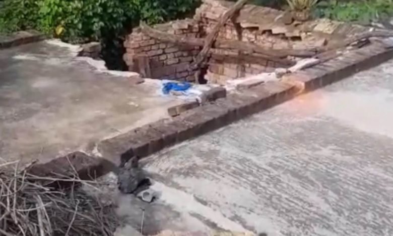 ਘਰ ਦੀ ਛੱਤ ਡਿੱਗਣ ਨਾਲ ਦਾਦੀ-ਪੋਤੇ ਦੀ ਮੌਤ; ਇੱਕ ਪੋਤੇ ਦੀ ਹਾਲਤ ਗੰਭੀਰ ਘਰ ਦੀ ਛੱਤ ਡਿੱਗਣ ਨਾਲ ਦਾਦੀ-ਪੋਤੇ ਦੀ ਮੌਤ; ਇੱਕ ਪੋਤੇ ਦੀ ਹਾਲਤ ਗੰਭੀਰ