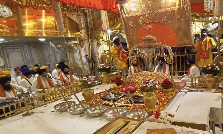 ਸੱਚਖੰਡ ਸ੍ਰੀ ਹਰਿਮੰਦਰ ਸਾਹਿਬ ਵਿਖੇ ਸਜੇ ਜਲੌਅ