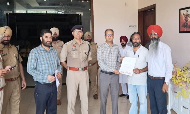 ਬੇਰੁਜ਼ਗਾਰ ਸਾਂਝੇ ਮੋਰਚੇ ਨੇ ਮੁੱਖ ਮੰਤਰੀ ਦੇ ਨਾਂ ਡੀਸੀ ਨੂੰ ਦਿੱਤਾ ਮੰਗ ਪੱਤਰ