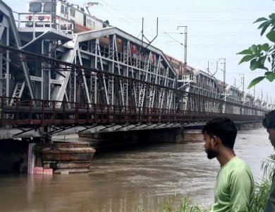 ਦਿੱਲੀ 'ਚ ਖ਼ਤਰੇ ਦੇ ਨਿਸ਼ਾਨ ਤੋਂ ਉੱਪਰ ਵਹਿ ਰਹੀ ਹੈ ਯਮੁਨਾ