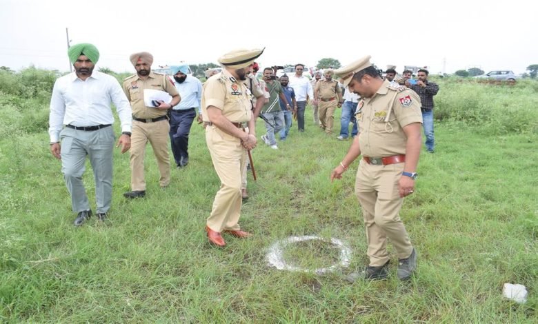 ਪੁਲਿਸ ਮੁਲਾਜ਼ਮ ਦਾ ਪਿਸਤੌਲ ਖੋਹ ਕੇ ਚਲਾਈ ਗੋਲ਼ੀ ਪੁਲਿਸ ਮੁਲਾਜ਼ਮ ਦਾ ਪਿਸਤੌਲ ਖੋਹ ਕੇ ਚਲਾਈ ਗੋਲ਼ੀ