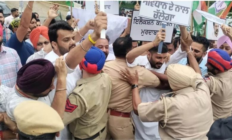 'ਵੋਟ ਚੋਰੀ' ਦੇ ਦਾਅਵਿਆਂ ਦੌਰਾਨ ਪੰਜਾਬ 'ਚ ਕਾਂਗਰਸ ਦਾ ਪ੍ਰਦਰਸ਼ਨ