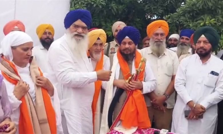 ਸਾਬਕਾ ਐੱਮਪੀ ਡਾ. ਅਜਨਾਲਾ ਦੇ ਘਰ ਪਹੁੰਚੇ ਗਿਆਨੀ ਹਰਪ੍ਰੀਤ ਸਿੰਘ