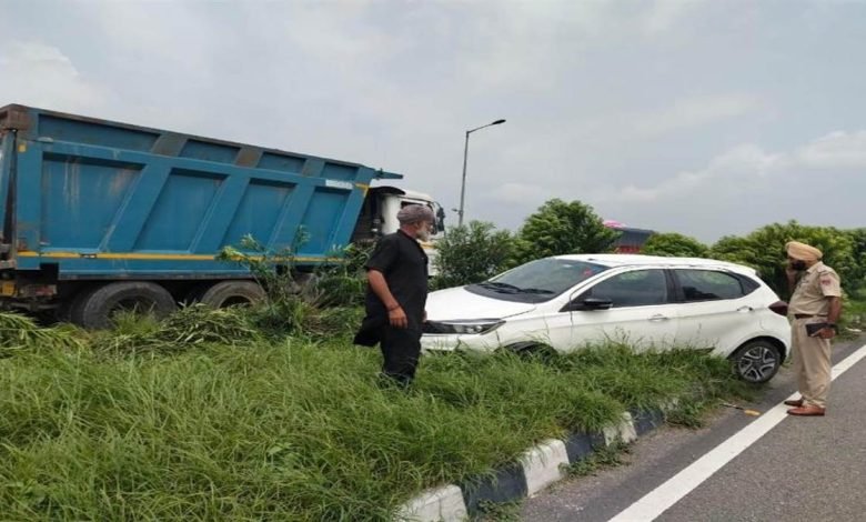 ਟਿੱਪਰ-ਕਾਰ ਦੀ ਟੱਕਰ, ਚਾਰ ਜਣੇ ਜ਼ਖ਼ਮੀ