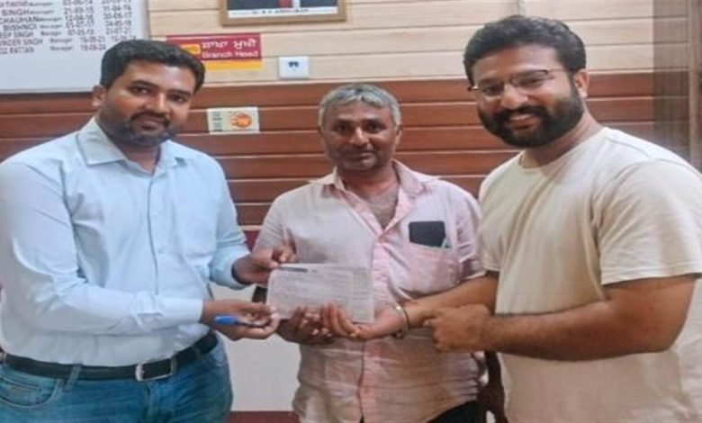 ਇਮਾਨਦਾਰੀ ਜਿੰਦਾ ਹੈ, ਮਾਲੀ ਨੇ ਇੱਕ ਲੱਖ ਰੁਪਏ ਵਾਪਸ ਮੋੜੇ