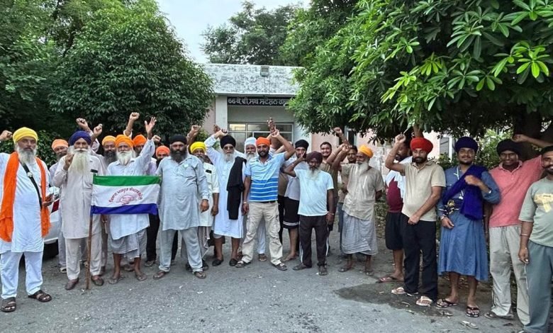 ਬਿਜਲੀ ਮੁਲਾਜ਼ਮਾਂ ਦੀ ਸਮੂਹਿਕ ਛੁੱਟੀ ਦੂਜੇ ਦਿਨ ਵੀ ਜਾਰੀ, 80 ਫ਼ੀਸਦੀ ਮੁਲਾਜ਼ਮ ਛੁੱਟੀ ’ਤੇ ਬਿਜਲੀ ਮੁਲਾਜ਼ਮਾਂ ਦੀ ਸਮੂਹਿਕ ਛੁੱਟੀ ਦੂਜੇ ਦਿਨ ਵੀ ਜਾਰੀ, 80 ਫ਼ੀਸਦੀ ਮੁਲਾਜ਼ਮ ਛੁੱਟੀ ’ਤੇ