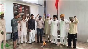 ਮਜ਼ਦੂਰ ਵਿਰੋਧੀ ਨੀਤੀ ਦੀਆਂ ਕਾਪੀਆਂ ਸਾੜ ਕੇ ਕੀਤਾ ਰੋਸ ਪ੍ਰਦਰਸ਼ਨ