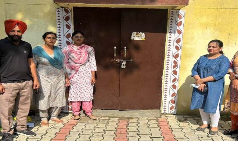 ਚੋਰਾਂ ਵੱਲੋਂ ਆਮ ਆਦਮੀ ਕਲੀਨਿਕ ਵਿੱਚੋਂ ਇਨਵੈਟਰ ਬੈਂਟਰੇ, ਪੱਖੇ ਤੇ ਹੋਰ ਸਮਾਨ ਚੋਰੀ