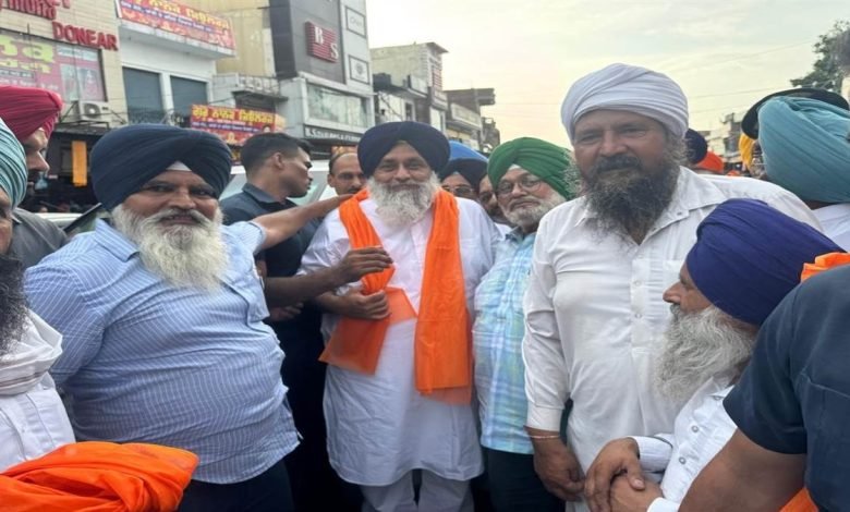 ਅੱਡਾ ਝਬਾਲ ਪੁੱਜੇ ਸੁਖਬੀਰ ਸਿੰਘ ਬਾਦਲ ਦਾ ਹੋਇਆ ਜੋਰਦਾਰ ਸਵਾਗਤ, ਪੂਰਨ ਵੱਲੋਂ ਸਨਮਾਨ ਅੱਡਾ ਝਬਾਲ ਪੁੱਜੇ ਸੁਖਬੀਰ ਸਿੰਘ ਬਾਦਲ ਦਾ ਹੋਇਆ ਜੋਰਦਾਰ ਸਵਾਗਤ, ਪੂਰਨ ਵੱਲੋਂ ਸਨਮਾਨ