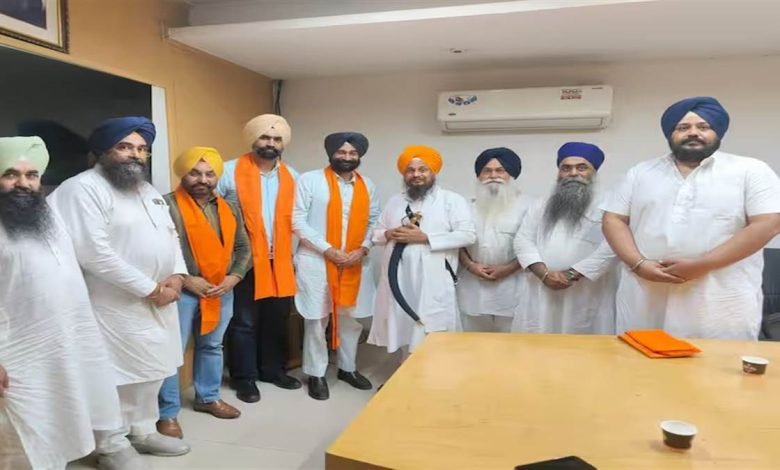 ਆਮ ਆਦਮੀ ਪਾਰਟੀ ਦੇ ਮੁੱਖ ਬੁਲਾਰੇ ਇਕਬਾਲ ਸਿੰਘ ਪਾਰਟੀ ਪ੍ਰਧਾਨ ਗਿਆਨੀ ਹਰਪ੍ਰੀਤ ਦੀ ਅਗਵਾਈ 'ਚ ਹੋਏ ਸ਼ਾਮਲ