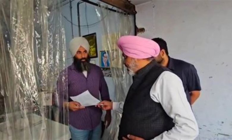 ਆਬਕਾਰੀ ਤੇ ਜੀਐੱਸਟੀ ਦਫ਼ਤਰ 'ਚ ਗ਼ੈਰਹਾਜ਼ਰ ਮਿਲੇ ਈਟੀਓ ਸਣੇ ਕਈ ਅਧਿਕਾਰੀ