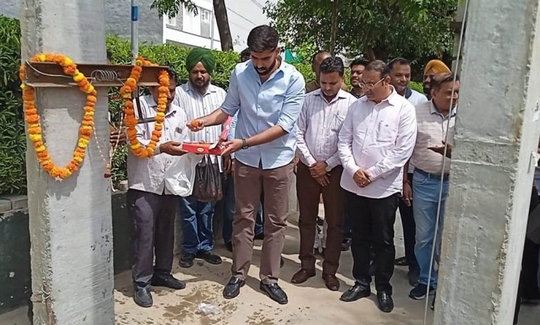 ਜੀਵ ਗਾਂਧੀ ਕਾਲੋਨੀ ਨੇੜੇ ਨਵੇਂ ਫੀਡਰ ਦਾ ਕੀਤਾ ਉਦਘਾਟਨ