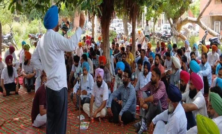 ਸਮੂਹਿਕ ਛੁੱਟੀ ਲੈਕੇ ਪੰਜਾਬ ਸਰਕਾਰ ਤੇ ਪਾਵਰਕਾਮ ਮੈਨੇਜਮੈਂਟ ਖ਼ਿਲਾਫ਼ ਭਰਵੀਂ ਰੈਲੀ ਕੀਤੀ