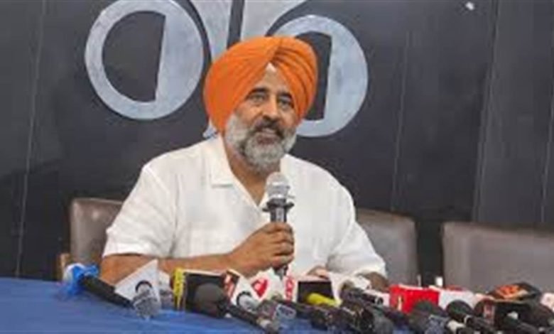 ਪਰਗਟ ਸਿੰਘ ਨੇ' ਆਪ' 'ਤੇ ਕੀਤਾ ਤਿੱਖਾ ਹਮਲਾ, ਕਿਹਾ- ਸਰਕਾਰ ਗਮਾਡਾ ਦੀਆਂ ਜ਼ਮੀਨਾਂ ਵੇਚਣਾ ਚਾਹੁੰਦੀ ਹੈ ਪਰਗਟ ਸਿੰਘ ਨੇ' ਆਪ' 'ਤੇ ਕੀਤਾ ਤਿੱਖਾ ਹਮਲਾ, ਕਿਹਾ- ਸਰਕਾਰ ਗਮਾਡਾ ਦੀਆਂ ਜ਼ਮੀਨਾਂ ਵੇਚਣਾ ਚਾਹੁੰਦੀ ਹੈ