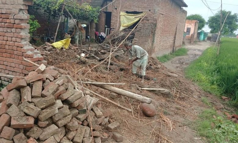 ਭਾਰੀਂ ਮੀਂਹ ਨੇ ਘਰ ਦੀ ਡਿੱਗੀ ਛੱਤ; ਕੀਤੀ ਮੁਆਵਜ਼ੇ ਦੀ ਮੰਗ