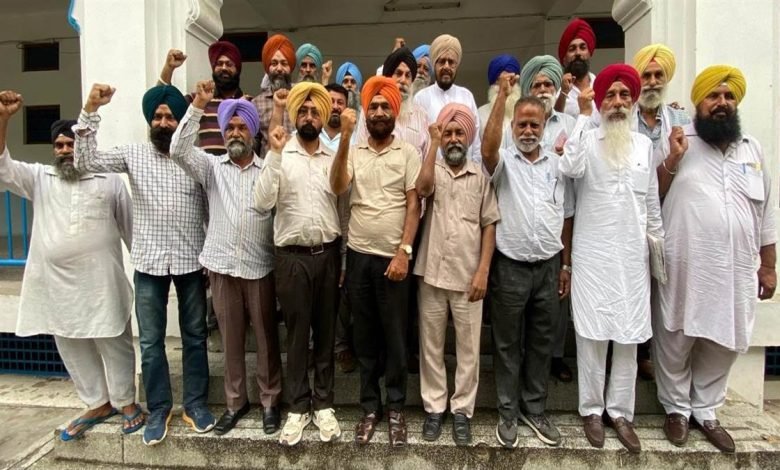 ਮੁਲਾਜ਼ਮ ਤੇ ਪੈਨਸ਼ਨਰ ਵਿਰੋਧੀ ਵਤੀਰੇ ਖ਼ਿਲਾਫ਼ ਜਥੇਬੰਦੀਆਂ ਨੇ ਕੀਤੀ ਨਾਅਰੇਬਾਜ਼ੀ