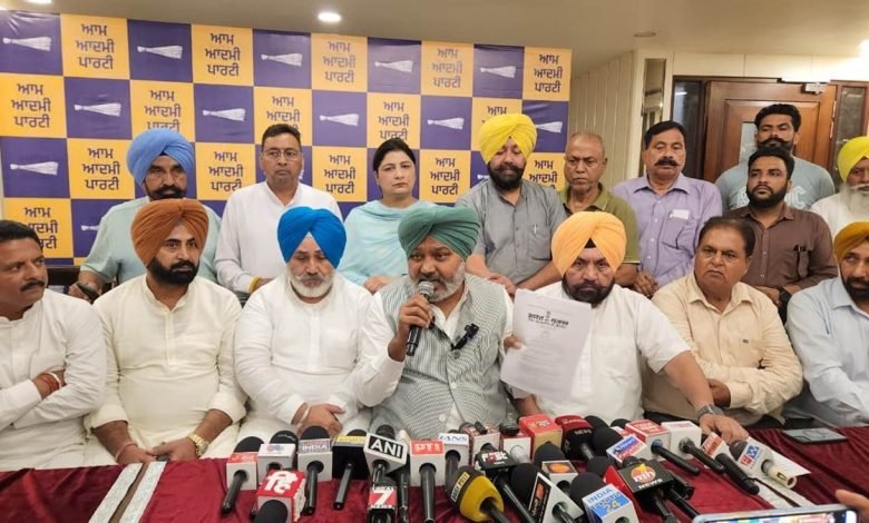 ਹਰਪਾਲ ਚੀਮਾ ਨੇ BJP 'ਤੇ ਕੈਂਪਾਂ ਦੀ ਆੜ ’ਚ ਲੋਕਾਂ ਦਾ ਨਿੱਜੀ ਡਾਟਾ ਚੋਰੀ ਕਰਨ ਦਾ ਲਾਇਆ ਦੋਸ਼