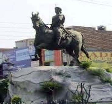 ਕੁਰਬਾਨੀ ਵਾਲੀਆਂ ਸਖਸ਼ੀਅਤਾਂ ਦੇ ਨਾਮ ’ਤੇ ਬਣੀਆਂ ਯਾਦਗਾਰਾਂ ਹੋਰ ਨਾਮ ਨਾਲ ਹੋਈਆਂ ਮਸ਼ਹੂਰ ਕੁਰਬਾਨੀ ਵਾਲੀਆਂ ਸਖਸ਼ੀਅਤਾਂ ਦੇ ਨਾਮ ’ਤੇ ਬਣੀਆਂ ਯਾਦਗਾਰਾਂ ਹੋਰ ਨਾਮ ਨਾਲ ਹੋਈਆਂ ਮਸ਼ਹੂਰ