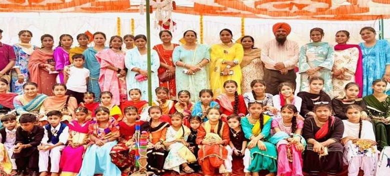 ਦਸਮੇਸ਼ ਸਕੂਲ ਬਿਲਾਸਪੁਰ 'ਚ ਤੀਆਂ ਦੇ ਤਿਉਹਾਰ ਨੇ ਬੰਨ੍ਹਿਆ ਰੰਗ