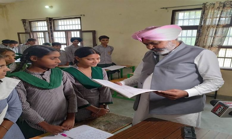 ਵਿੱਤ ਮੰਤਰੀ ਹਰਪਾਲ ਚੀਮਾ ਨੇ ਦਿੜ੍ਹਬਾ ਦੇ ਸਕੂਲ ਦਾ ਅਚਨਚੇਤ ਕੀਤਾ ਦੌਰਾ, ਕੀਤੀ ਚੈਕਿੰਗ