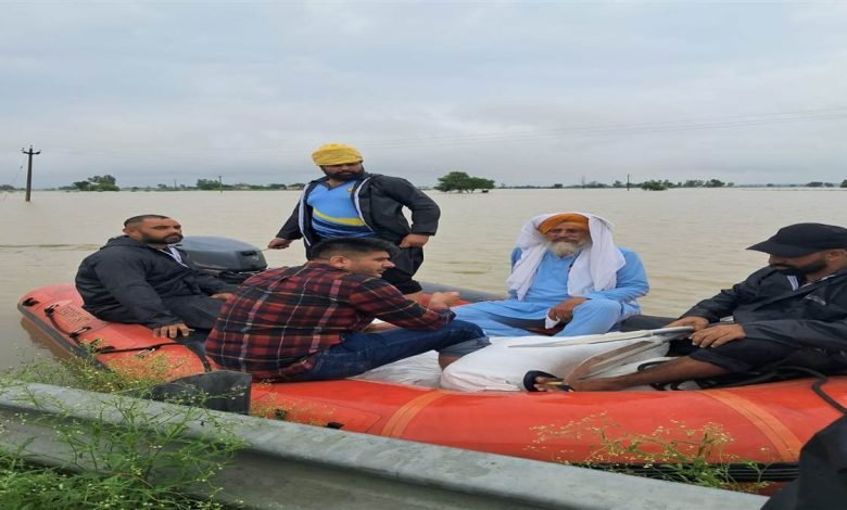 ਵਧਿਆ ਬਿਆਸ ਦਾ ਪਾਣੀ, ਲੋਕਾਂ ਨੂੰ ਸੁਰੱਖਿਅਤ ਥਾਵਾਂ ‘ਤੇ ਪਹੁੰਚਾਉਣ 'ਚ ਜੁਟੀ ਐਸ.ਡੀ.ਆਰ.ਐਫ