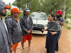 ਅਜਨਾਲਾ 'ਚ ਪਾਣੀ ਦਾ ਪੱਧਰ ਵਧਣ ਨਾਲ ਲੋਕਾਂ 'ਚ ਖੌਫ ਦਾ ਮਾਹੌਲ