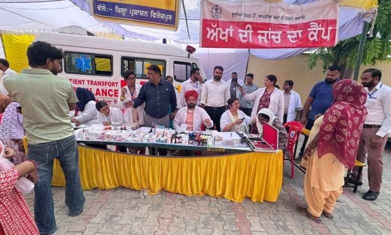 ਹੜਾਂ ’ਚ ਘਿਰੇ ਸਰਹੱਦੀ ਪਿੰਡ ਵਾਸੀਆਂ ਨੂੰ ਰੈਸਕਿਊ ਕਰ ਕਰਵਾਇਆ ਹਸਪਤਾਲ਼ ਦਾਖ਼ਲ