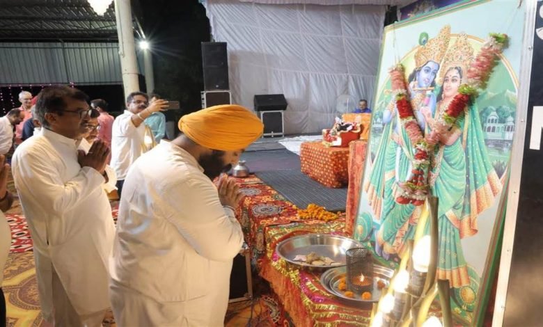 ਕੈਬਨਿਟ ਮੰਤਰੀ ਹਰਜੋਤ ਸਿੰਘ ਬੈਂਸ ਵੱਖ-ਵੱਖ ਧਾਰਮਿਕ ਅਸਥਾਨਾਂ ’ਤੇ ਹੋਏ ਨਤਮਸਤਕ