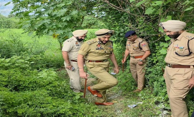 ਗੋਲ਼ੀ ਲੱਗਣ ਕਾਰਨ ਗੈਂਗਸਟਰ ਜ਼ਖ਼ਮੀ ਗੋਲ਼ੀ ਲੱਗਣ ਕਾਰਨ ਗੈਂਗਸਟਰ ਜ਼ਖ਼ਮੀ